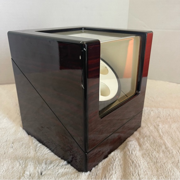 Wooden Watch Winder with Cream Interior - Picture 3 of 17